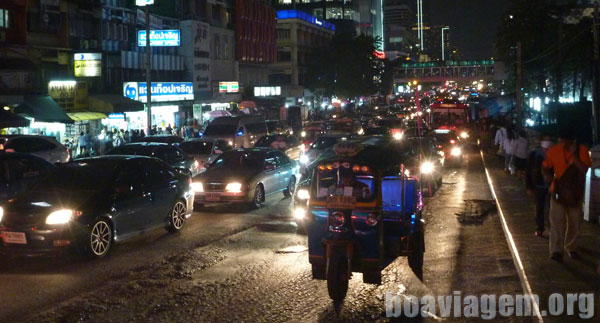 Tuk Tuk nas ruas de Bangkok