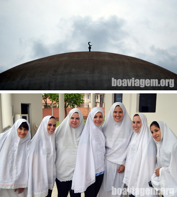 Meninas do BlogTurFoz preparadas para entrar na Mesquita Árabe