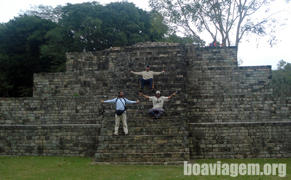 A primeira foto desde uma pirâmide das Ruínas de Copán