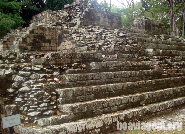 Exemplo de uma tumba - residência maia