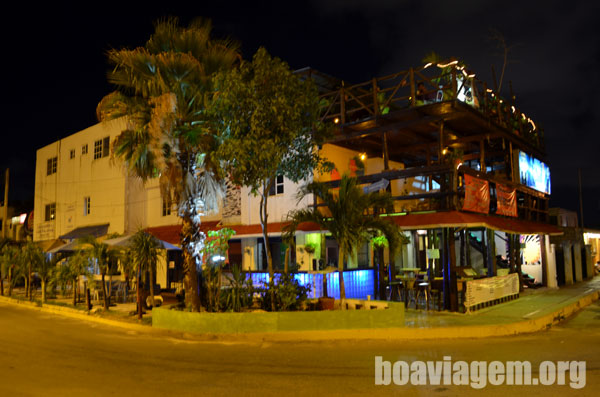Hostel e o bar integrado no centro de Cancun