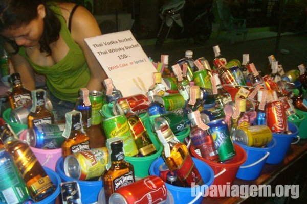 Bucket, baldinho com bebidas na Tailândia