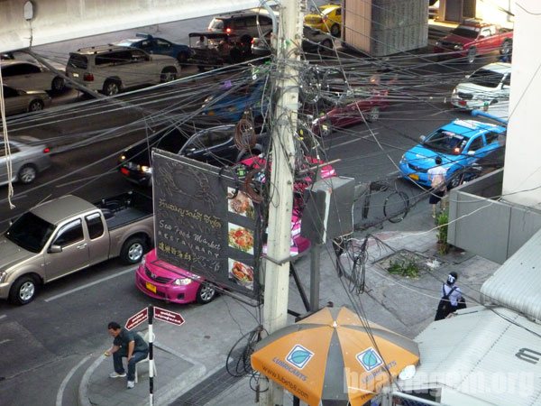 Postes de eletricidade na Tailândia dão medo!
