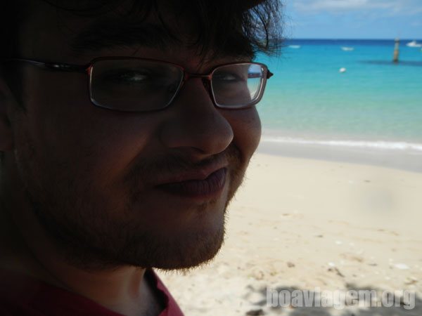 Na praia, com os multi-azuis de Barbados