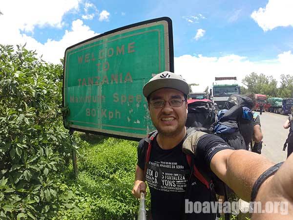 Cruzando a fronteira entre o Malawi e a Tanzânia