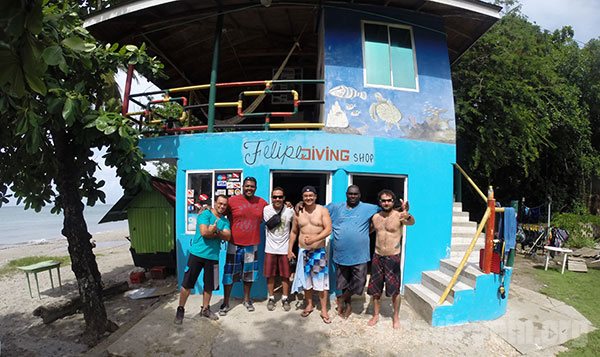 A galera do Felipe Diving Shop em Providência - Colômbia