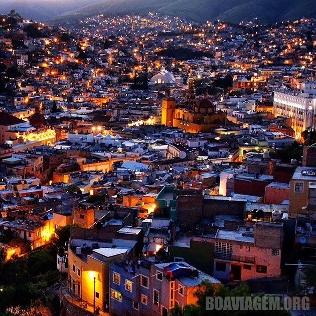 Cair da noite na belíssima Guanajuato