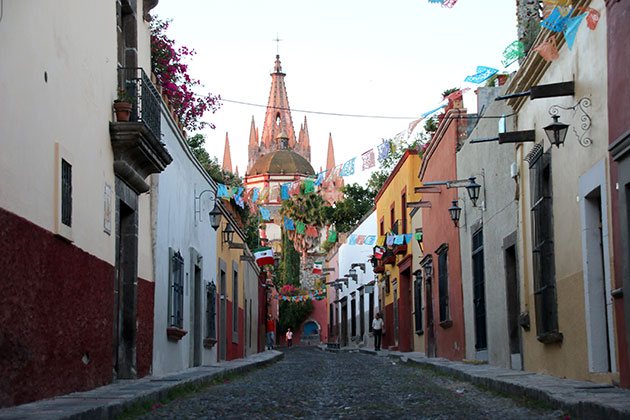 Ruas de pedra na colonial San Miguel de Allende