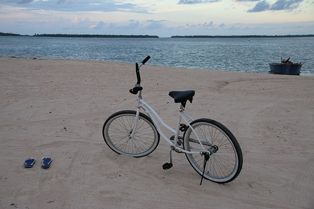 Passeio de bicicleta na Polinésia Francesa