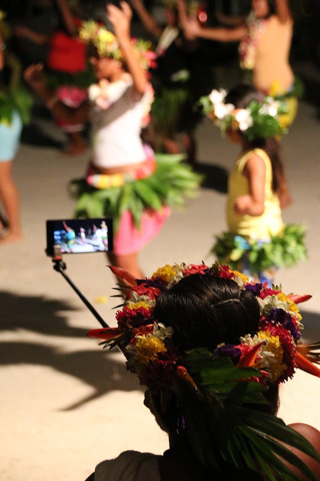 Tecnologia misturada ao tradicionalismo da Polinésia