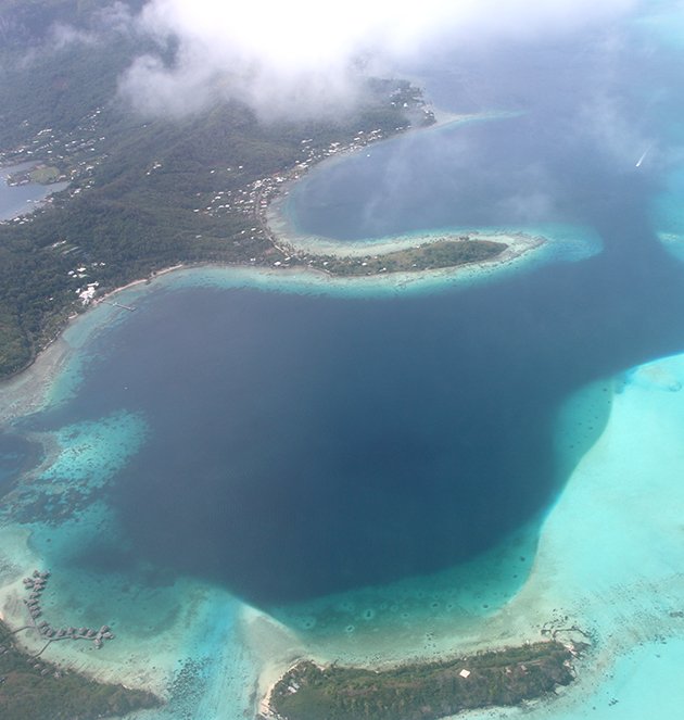 Vista aérea na chegada a Bora Bora - Polinésia Francesa