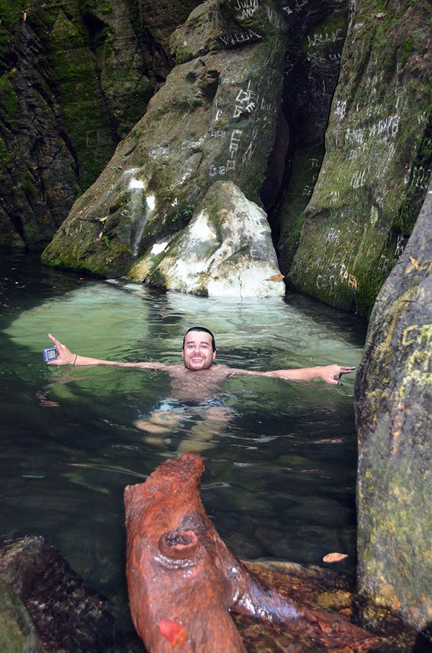 Piscinas naturais em Salto de Corumbá - Goiás