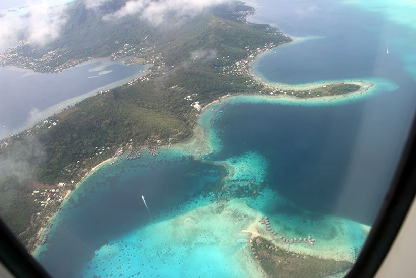 Azuis espetaculares da lagoa de Bora Bora