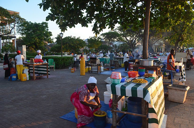 Feira de comidas em Zanzibar na Tanzânia