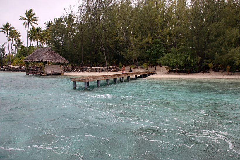 Águas cristalinas da lagoa de Bora Bora 