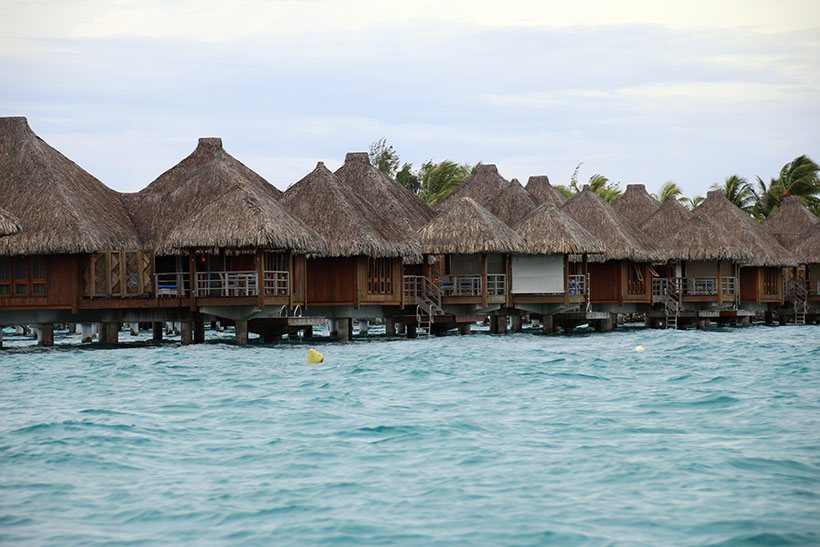 Bangalôs sobre as águas de Bora Bora