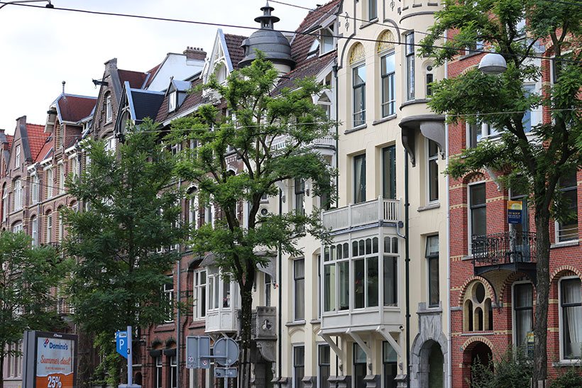 Arquitetura típica das ruas do centro de Amsterdam