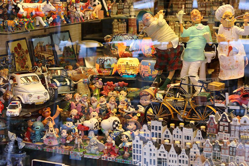 Lojinhas de souvenirs no centro de Amserdam