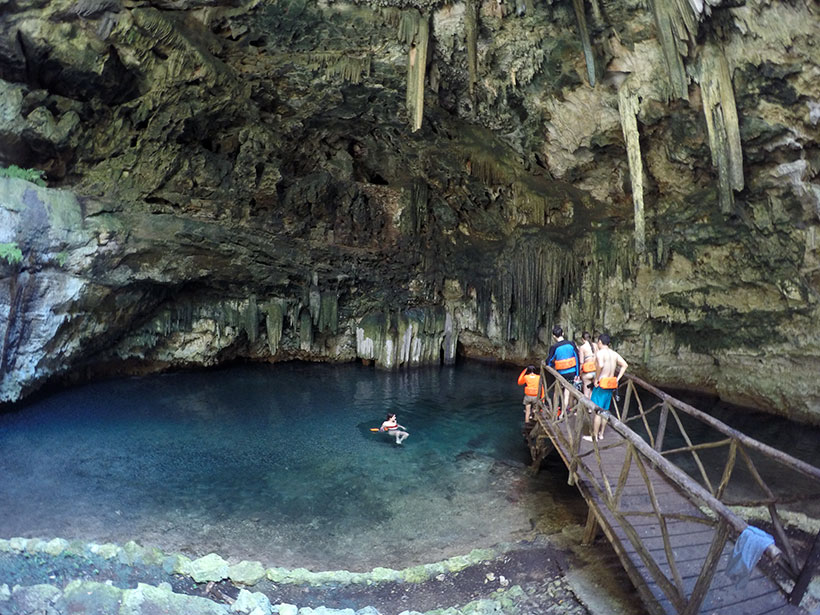 Cenote Truck, semi aberto, menos profundo porém com estalactites espetaculares