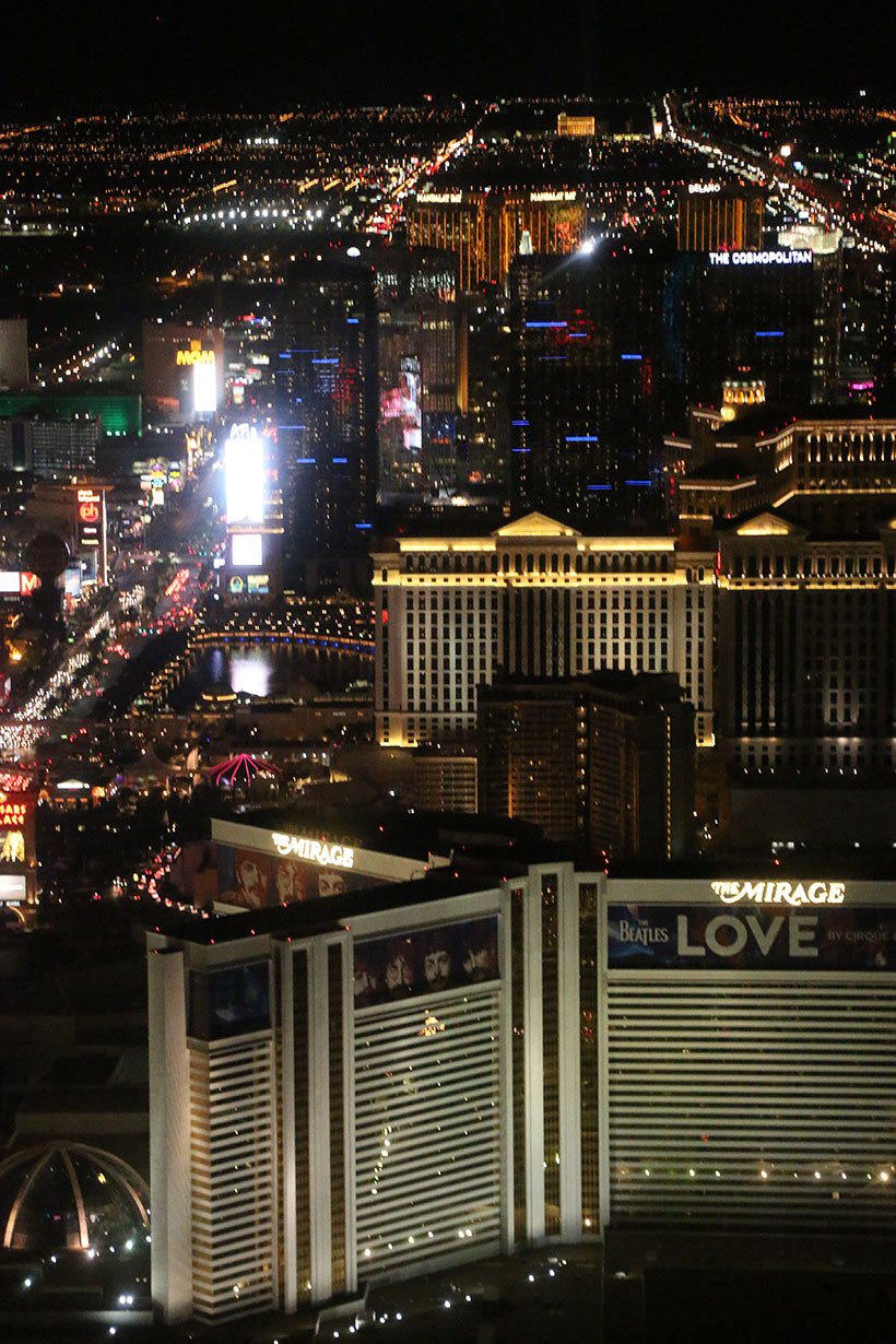The Mirage Hotel Cassino com a Strip de Las Vegas ao fundo