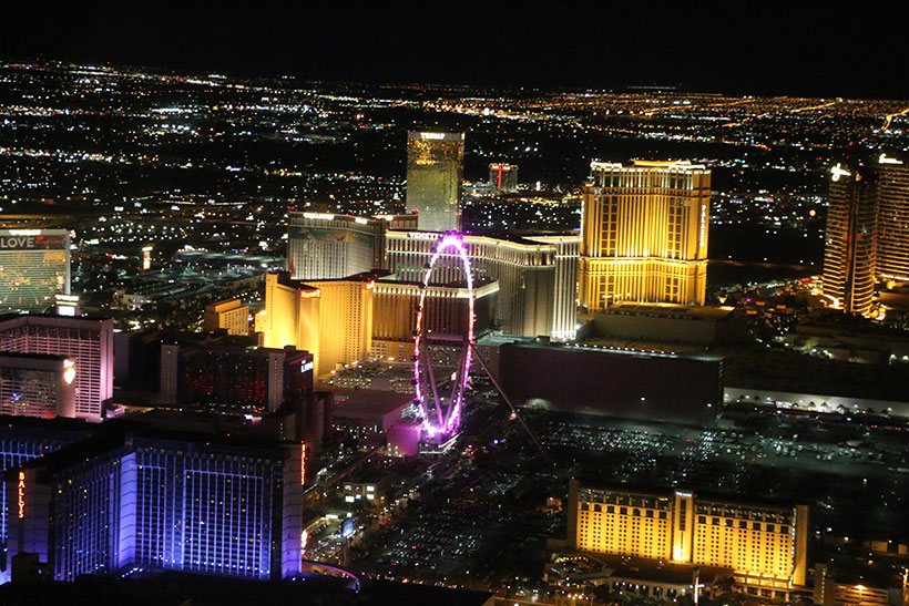 A grande roda gigante próxima à strip de Vegas