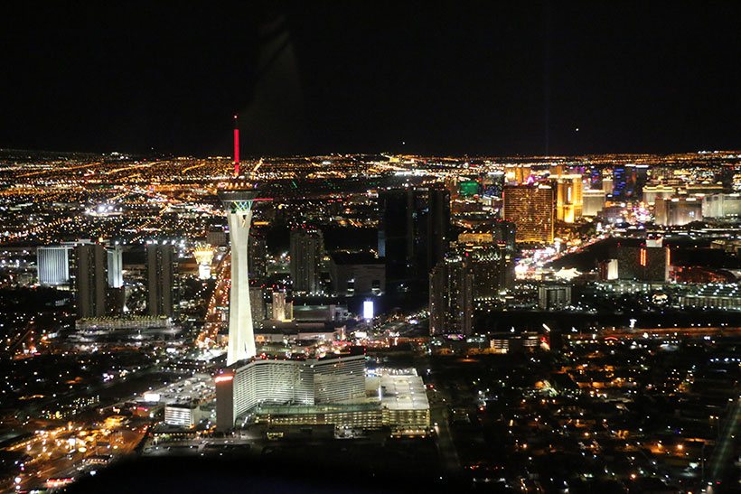 Icônica torre de transmissões, cartão postal de Las Vegas