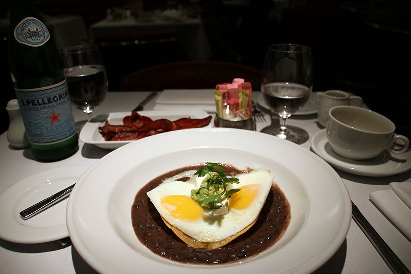 Café da manhã ideal em Nova York: Huevos Rancheros no Lambs Club