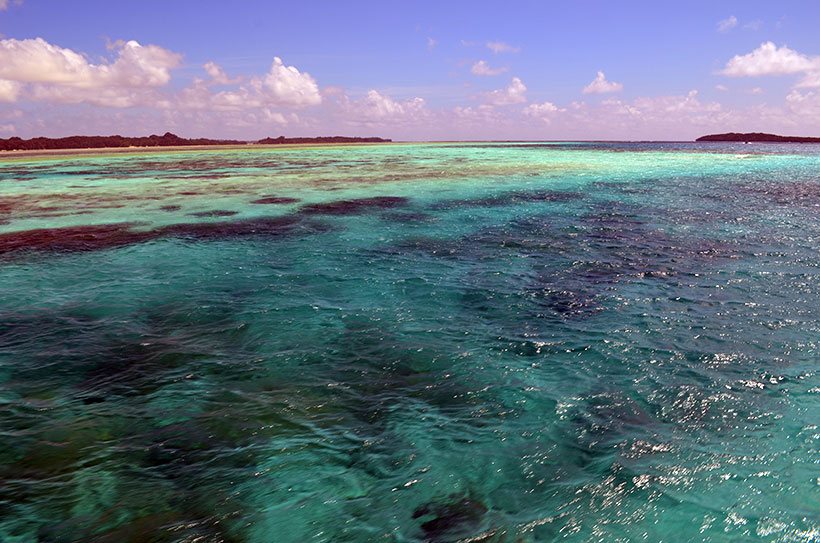 destinos baratos: German's Channel no Palau, um dos lugares mais lindos do mundo