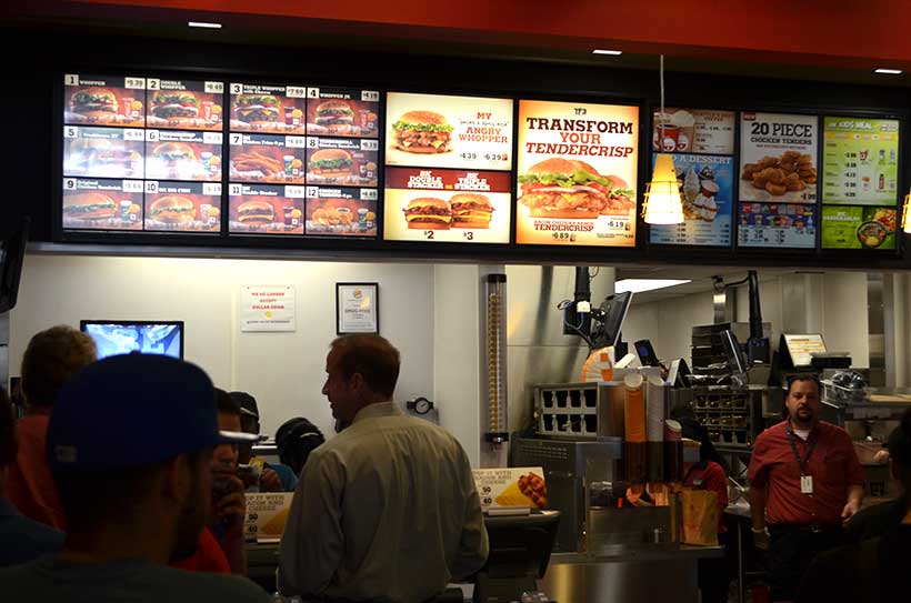 Comendo em fast food's pagando preço econômico