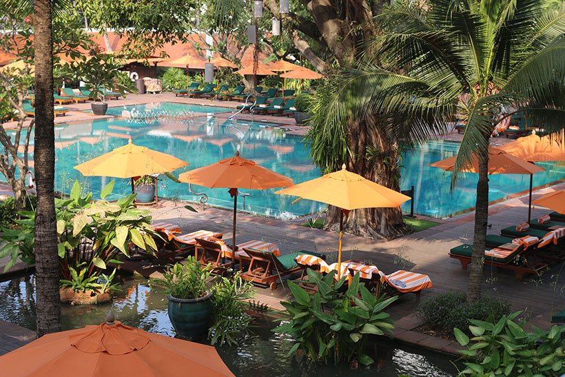 Belo visual da piscina do Anantara Riverside em Bangkok