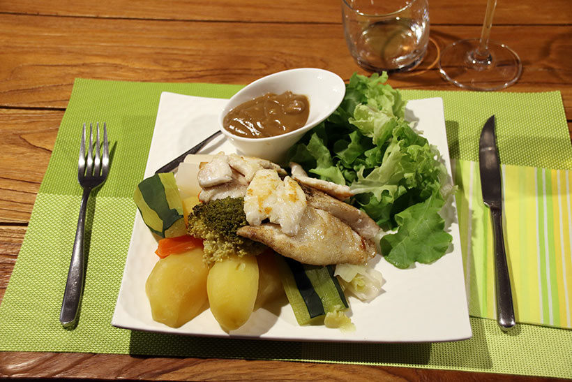 Jantar preparado pela Eva: peixe com vegetais cozidos no vapor