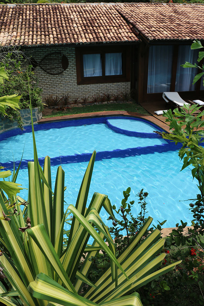 Belíssima piscina de um dos apartamentos do Resort Sombra e Água Fresca na Praia de Pipa