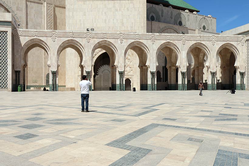 Impressionado pelos arcos e adornos da Mesquita