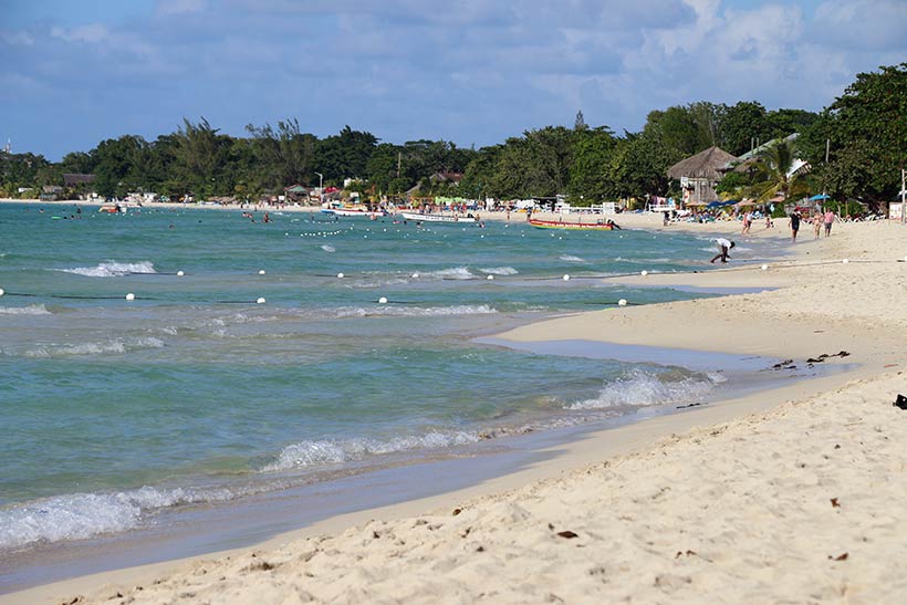 Uma das praias mais lindas da Jamaica: Seven Miles Beach