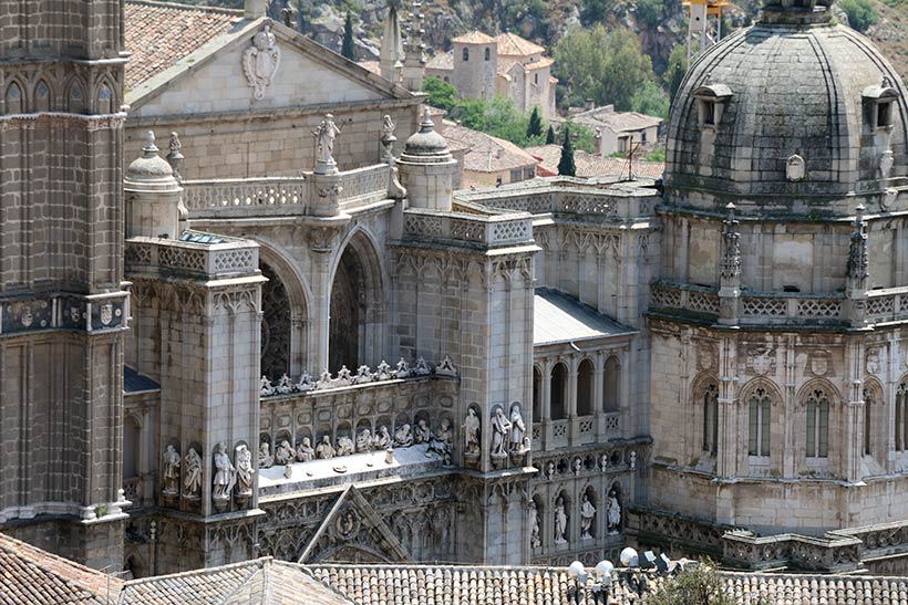 Fachada da Catedral de Toledo vista da Igreja dos Jesuítas