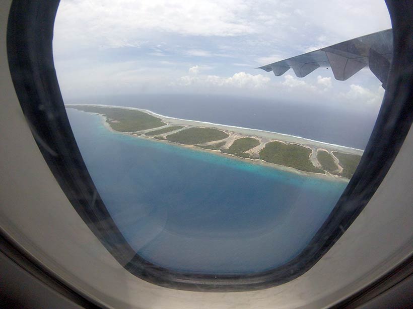 Chegando em um atol do arquipélago de Tuamotu na Polinésia Francesa