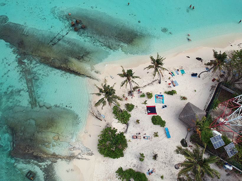 Praia em Fulidhoo, outra ilha que dá pra fazer as Maldivas barato
