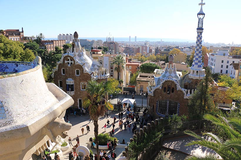 Ampla vista do Parque Guell em Barcelona