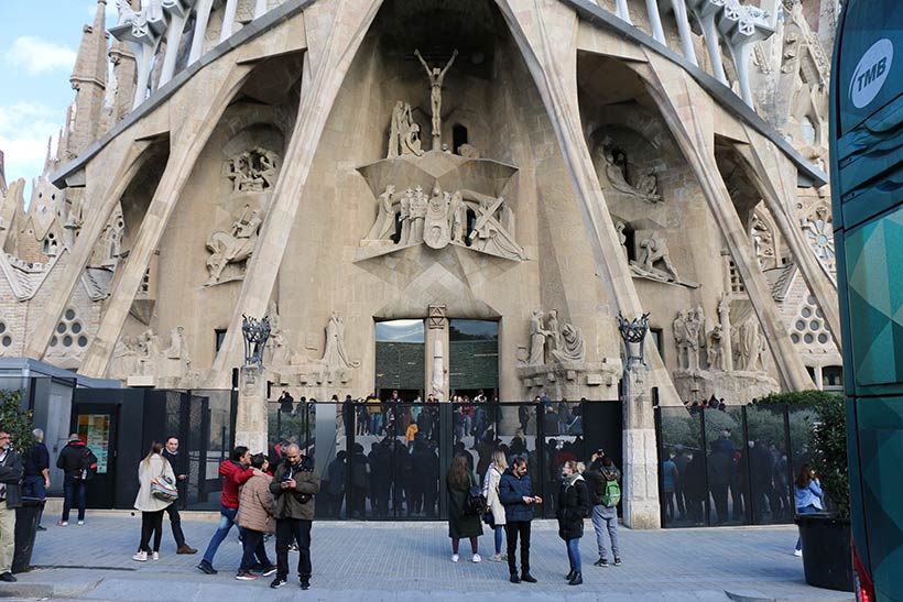 Entrada da Igreja Sagrada Família em Barcelona