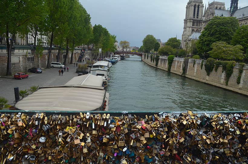 a ponte dos cadeados em Paris