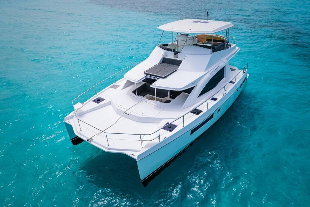 All Inclusive Luxury Yacht with Private Island